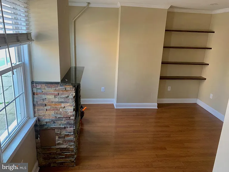 417 Leverington Ave — Photo 18