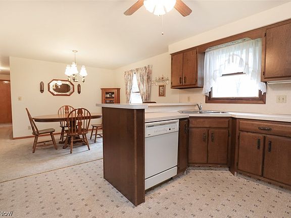 5th image of 240 Stanton Dr