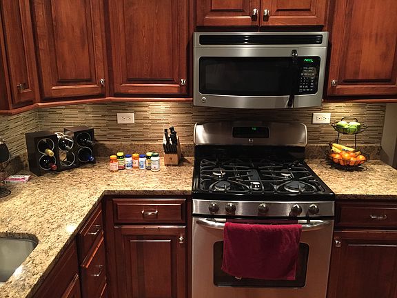 4th image of 371 Highpoint Cir N