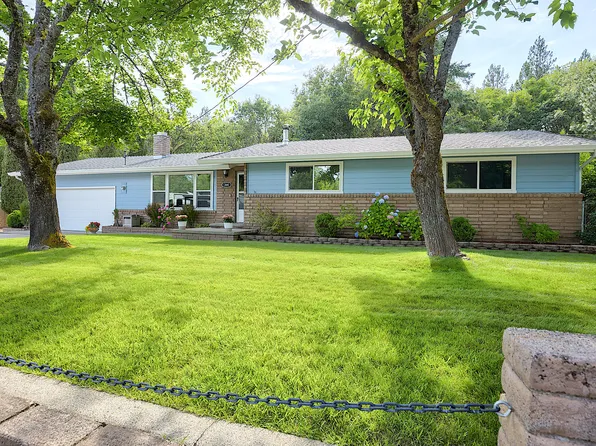 364 Genverna Gln, Grants Pass, OR 97527