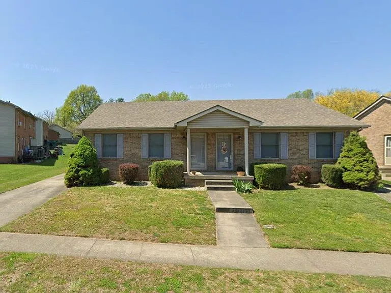 307 Lakeview Dr — Photo 1