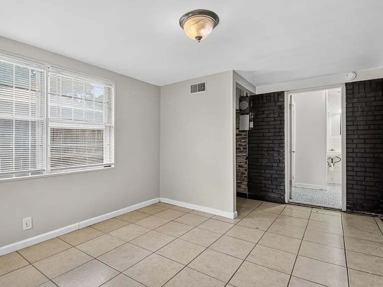 822 N Hughes St — Photo 8