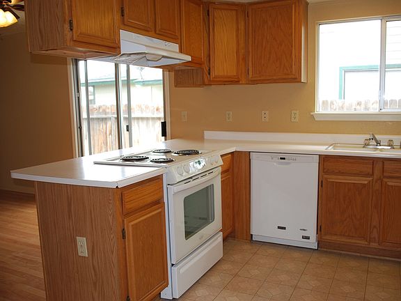 3rd image of 762 Linda Dr APT A