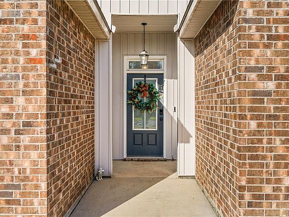 4th image of 110 Gentle Crescent Ln