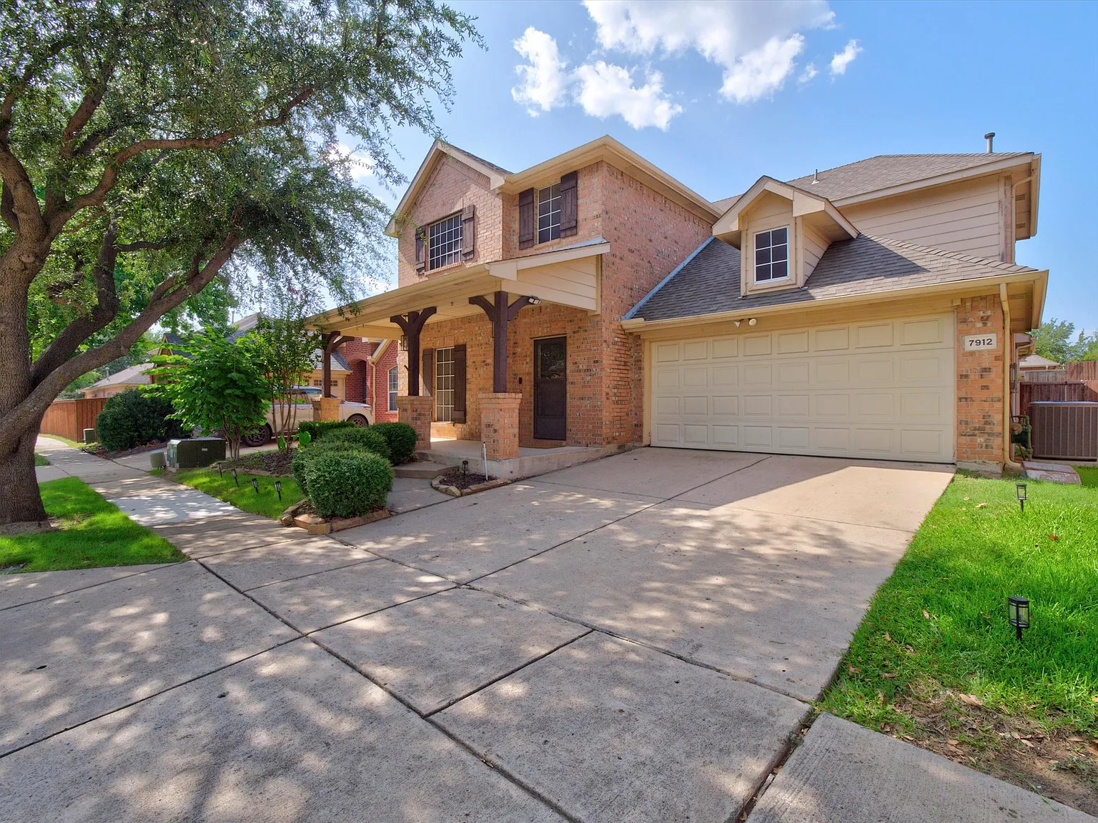 4 bed, 2.5 bath, 2547 sqft, $2,645 — Photo 2