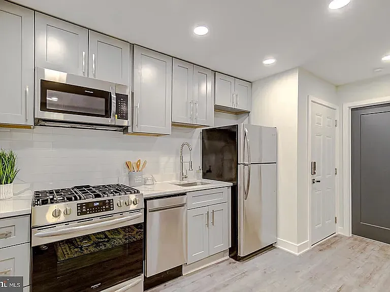 5 bed, 1200 sqft, $4,700 — Photo 4