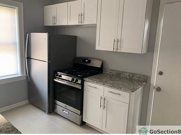 2nd image of 6752 S Crandon Ave #2