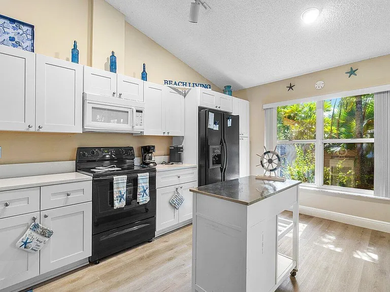 1804 Rosewood Way — Photo 9
