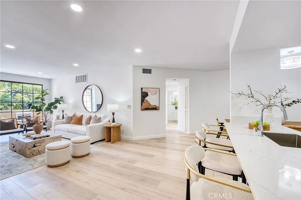 2 bed, 1250 sqft, $3,995 — Photo 4