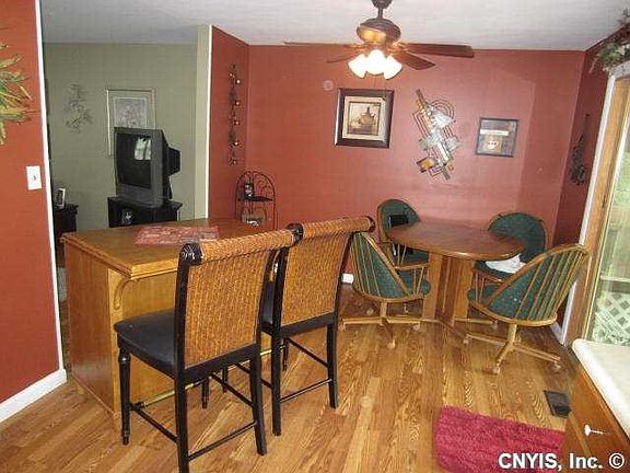 5th image of 111 Carolyn Ave