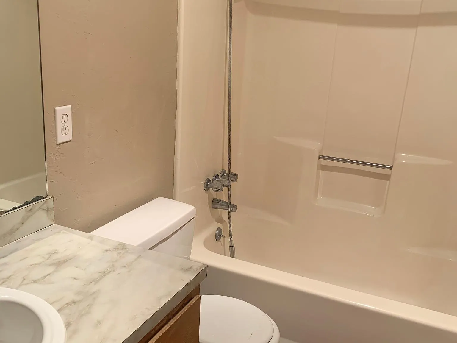 2704 Shoreridge Ave — Photo 3
