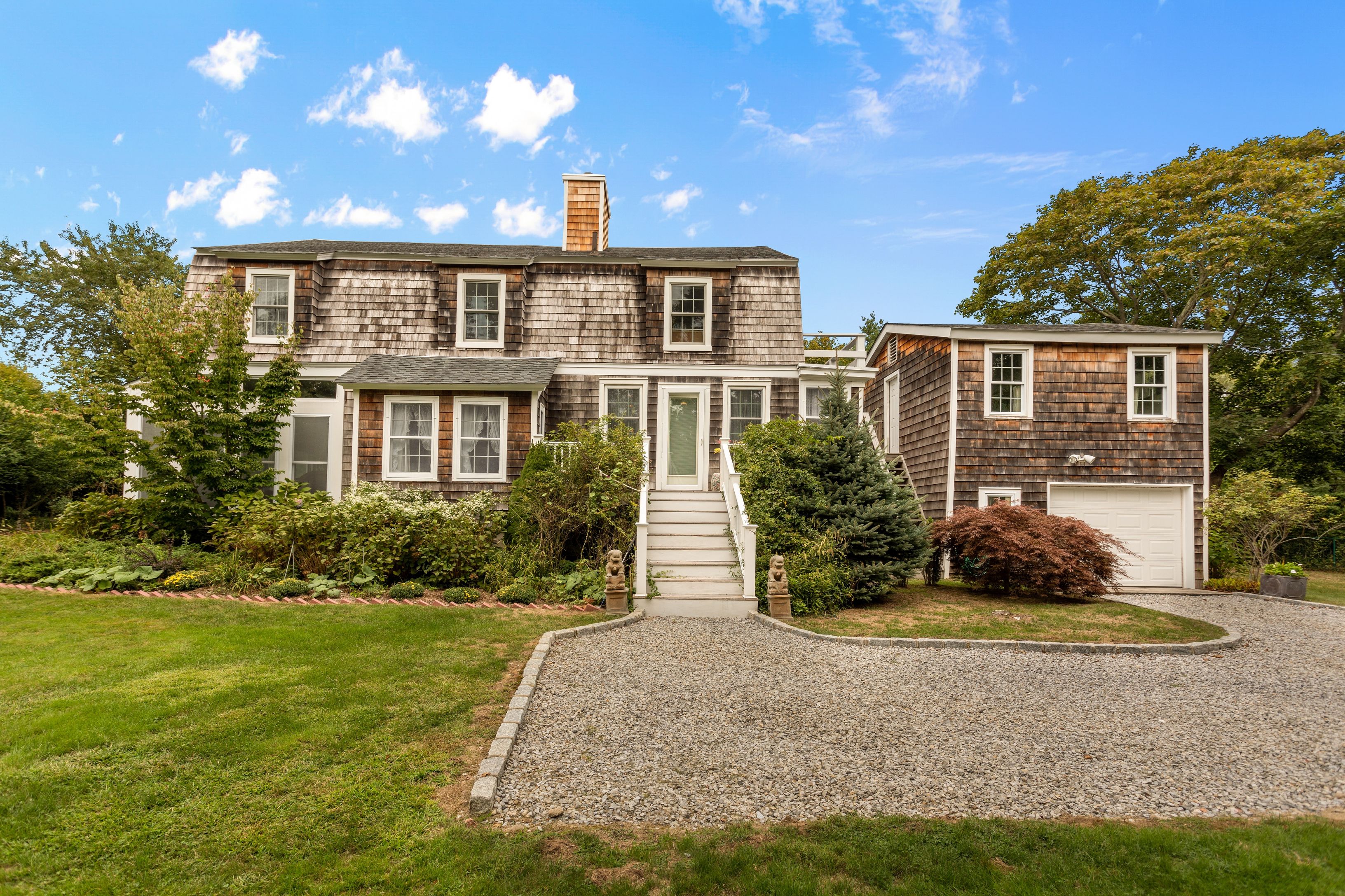 39 Tuckahoe Ln, Southampton, NY 11968 Out East