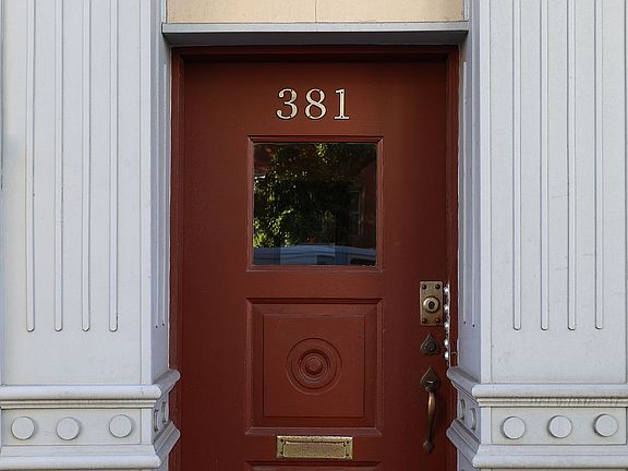 5th image of 381 Manhattan Ave