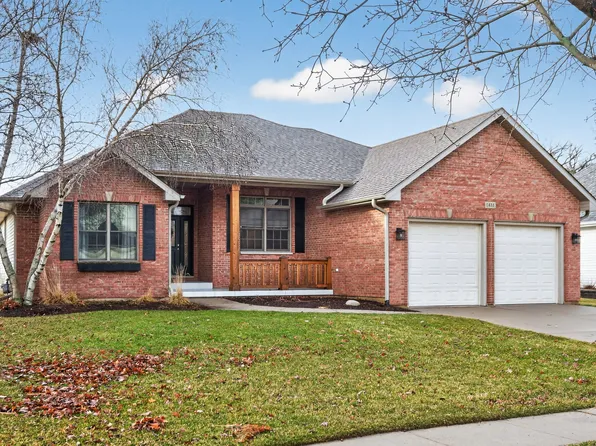 1411 Windfield Dr, Sycamore, IL 60178