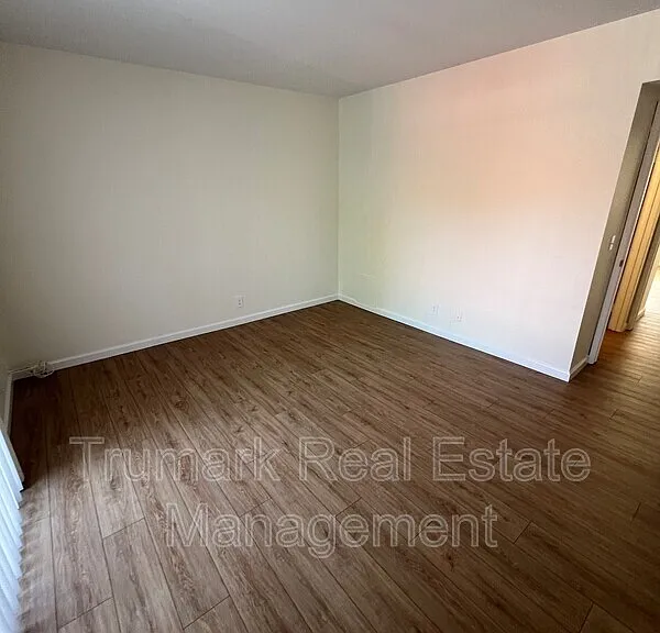 2713 Montrose Ave #4 — Photo 12