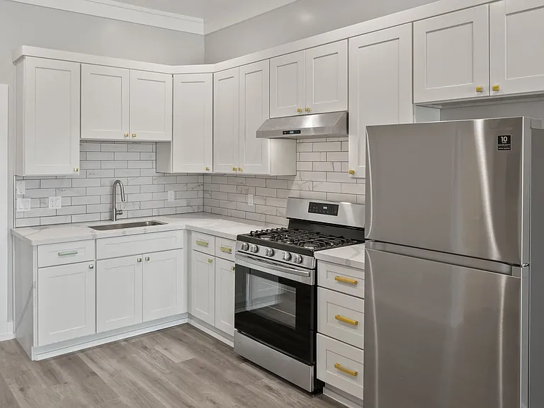 1104 Broadway Ave #7 — Photo 3
