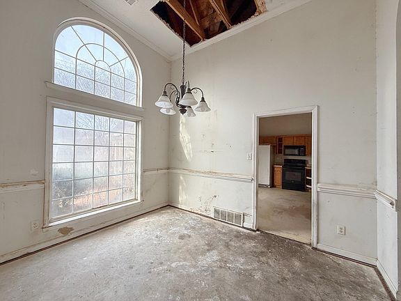 4th image of 1680 Berryhill Rd