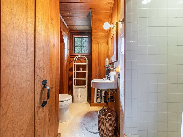 2555 Finch Ln — Photo 18