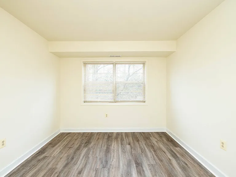 Seminary Roundtop Apartments — Photo 14