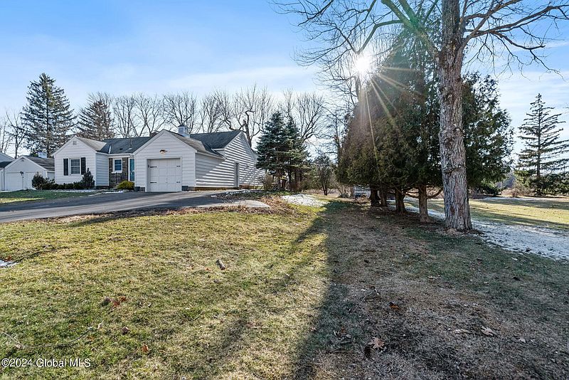 4th image of 243 Pinewood Drive