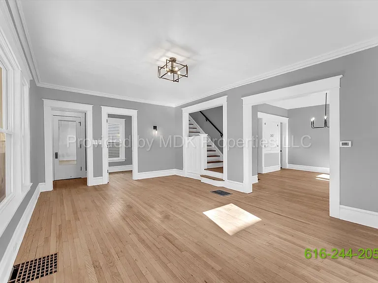 425 Woodlawn St SE — Photo 26
