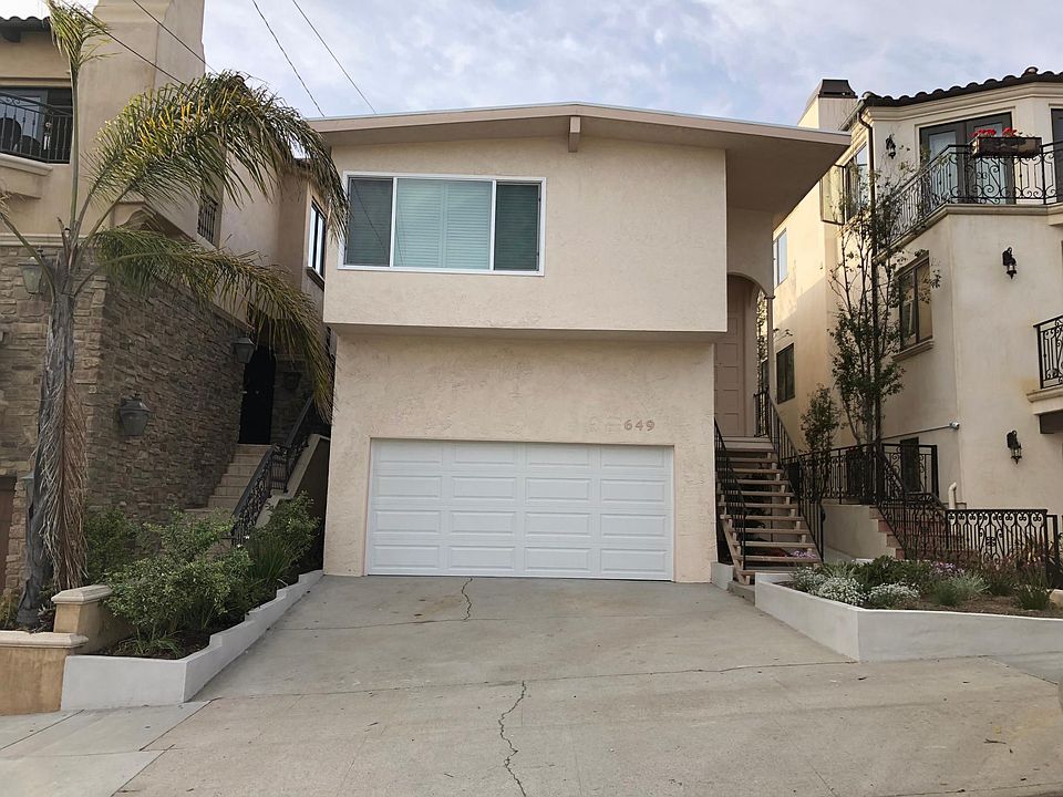 Great house in a great neighborhood!