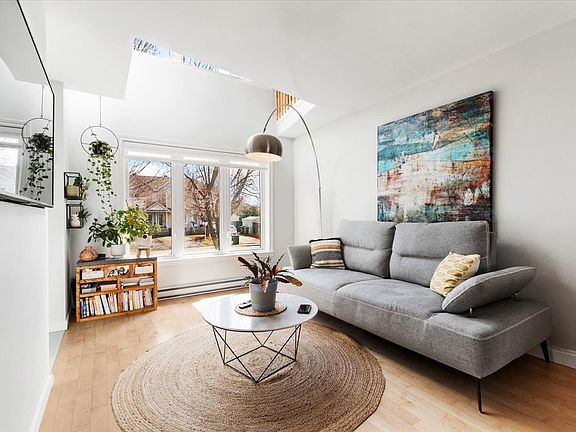 4th image of 566 Rue Bourguignon
