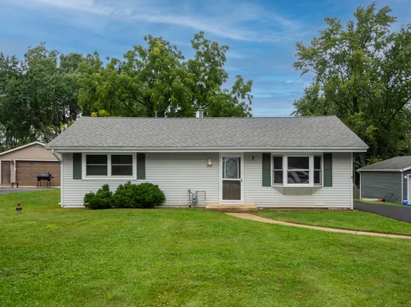2312 Briar Ln, Lindenhurst, IL 60046
