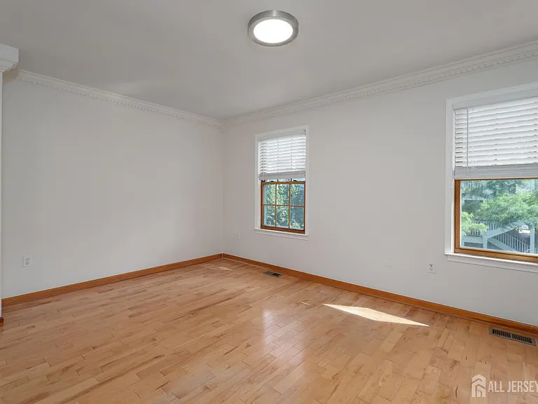 357 Hadleigh Ln — Photo 15