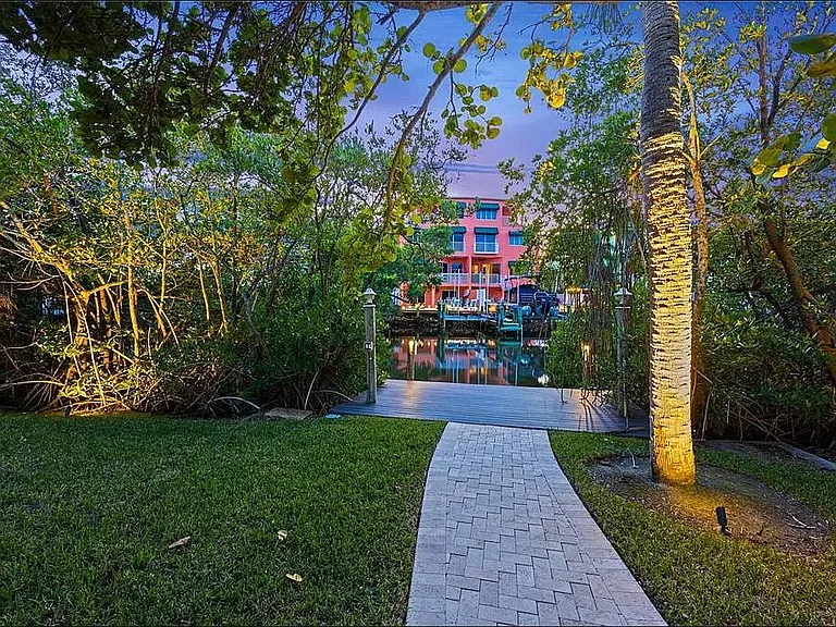 430 Island Cir — Photo 22