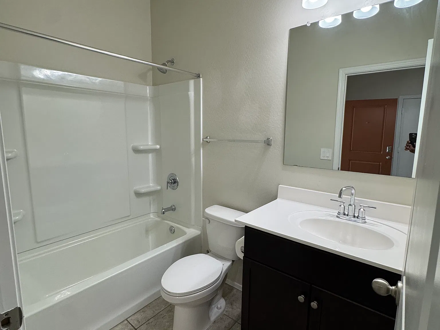 4 bed, 2239 sqft, $3,000 — Photo 4