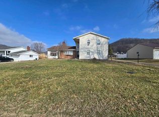 44 Northgate Dr, New Martinsville, WV 26155