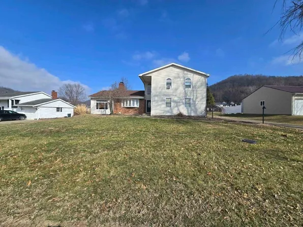 44 Northgate Dr, New Martinsville, WV 26155