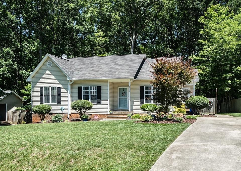 1st image of 2309 Red Oak Ct