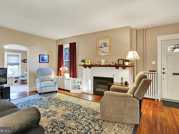 2nd image of 117 Center St