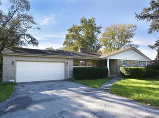 15 E Camp McDonald Rd, Prospect Heights, IL 60070