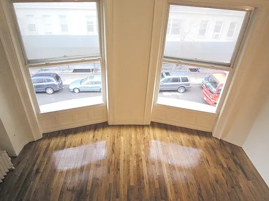 Rented by Manhattan Property Group | media 80