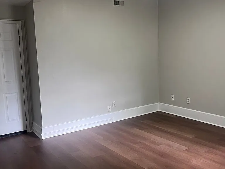 608 13th St SW — Photo 3
