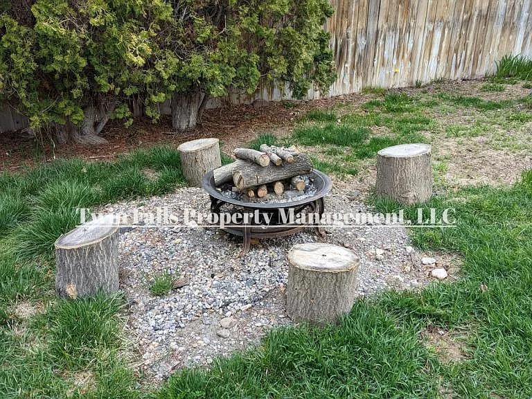 2121 Sherry Cir — Photo 22