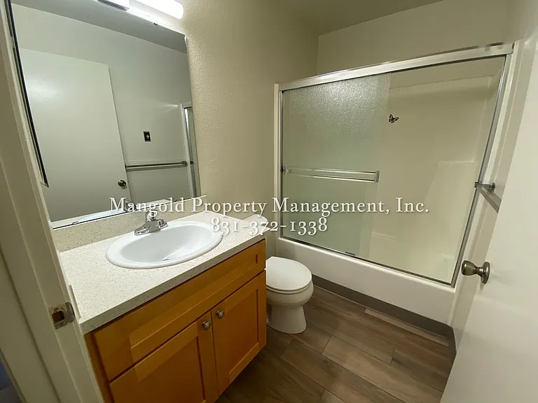 Huckleberry Hill Apartments — Photo 7