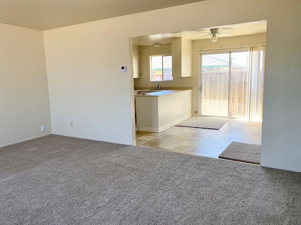 1st image of 211 Bronson St #211