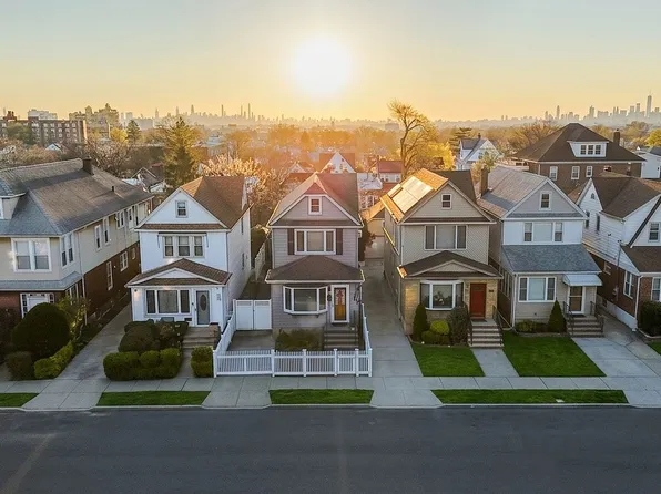 3326 155th St, Flushing, NY 11354