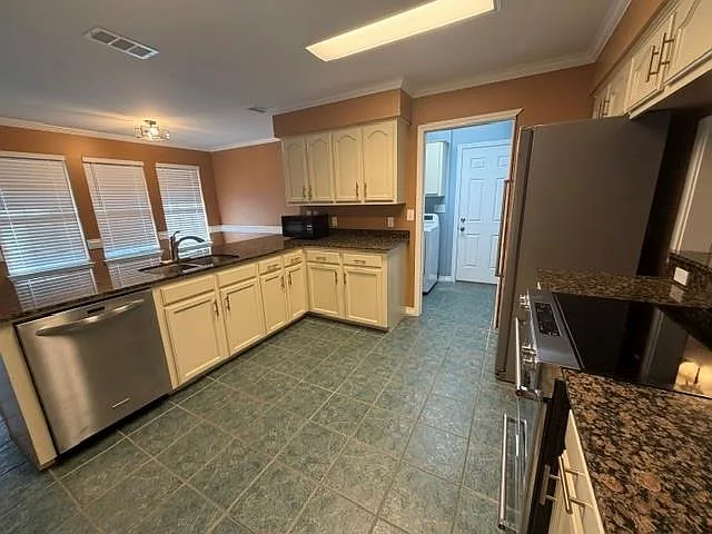 2932 Lloyds Ln — Photo 2