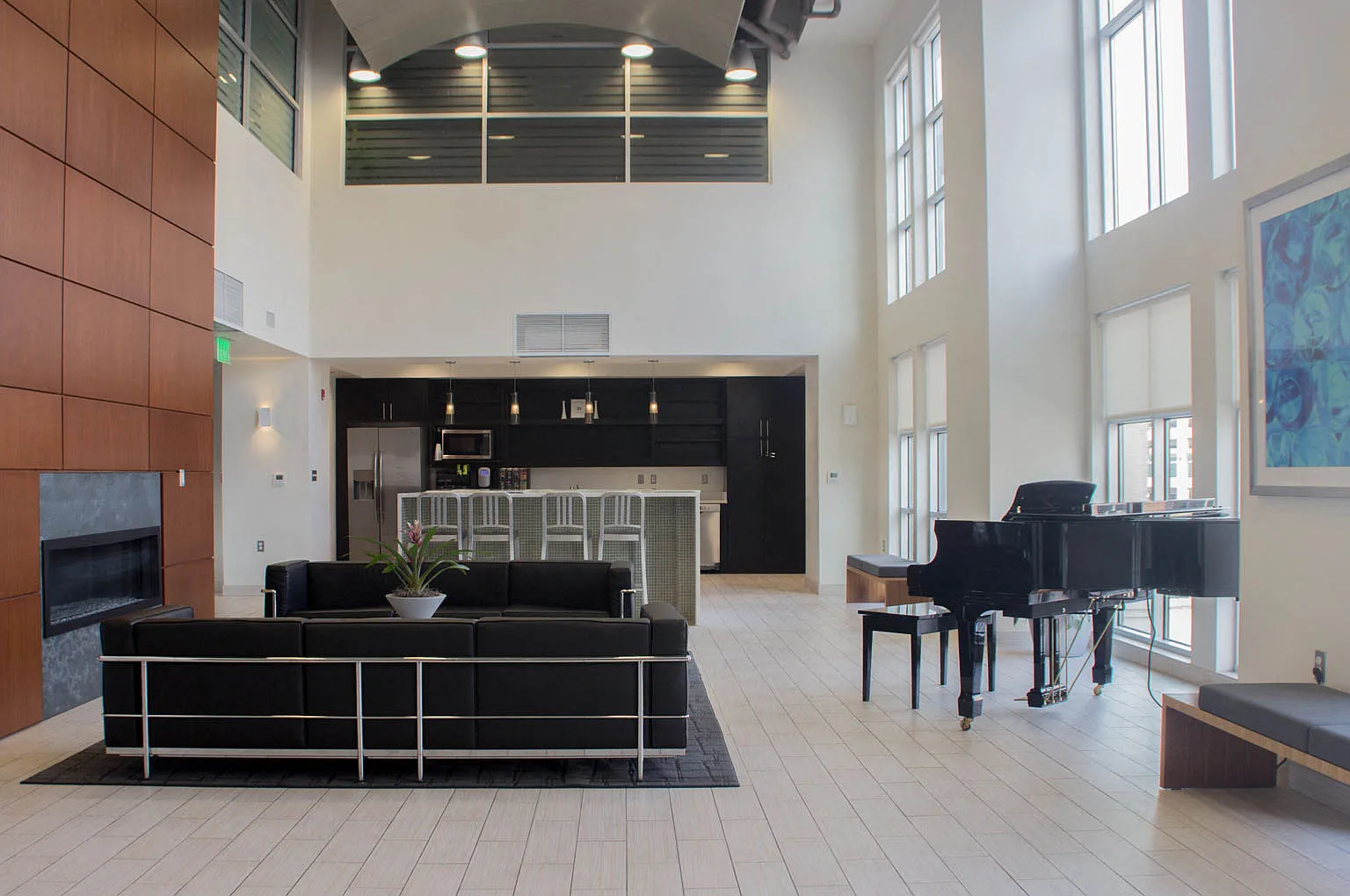 Metro Crossing Apartments — Photo 2
