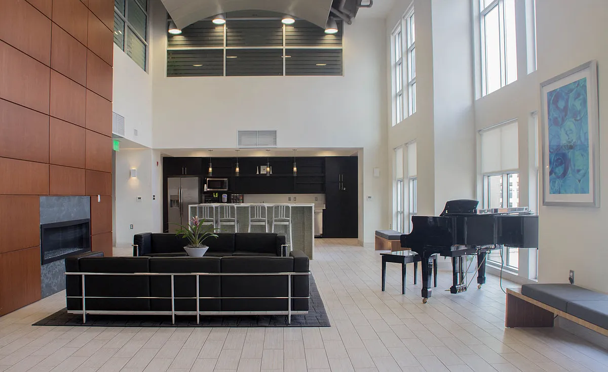 Grand Club Room - Metro Crossing Apartments