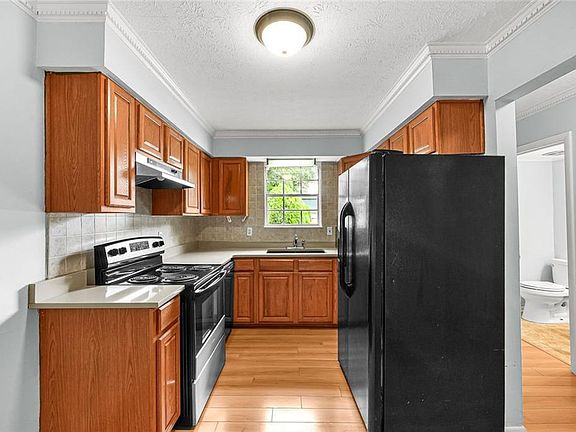 3rd image of 301 Stonecliff Ct