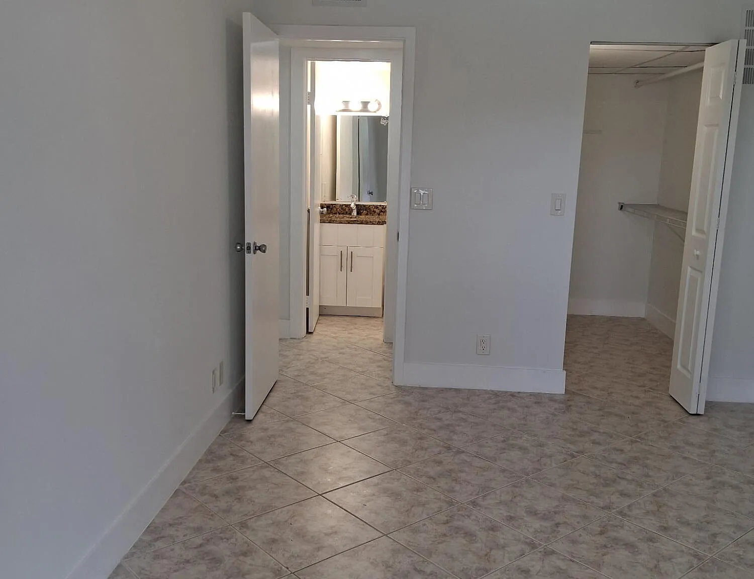 2 bed, 1.5 bath, 880 sqft, $2,100 — Photo 3