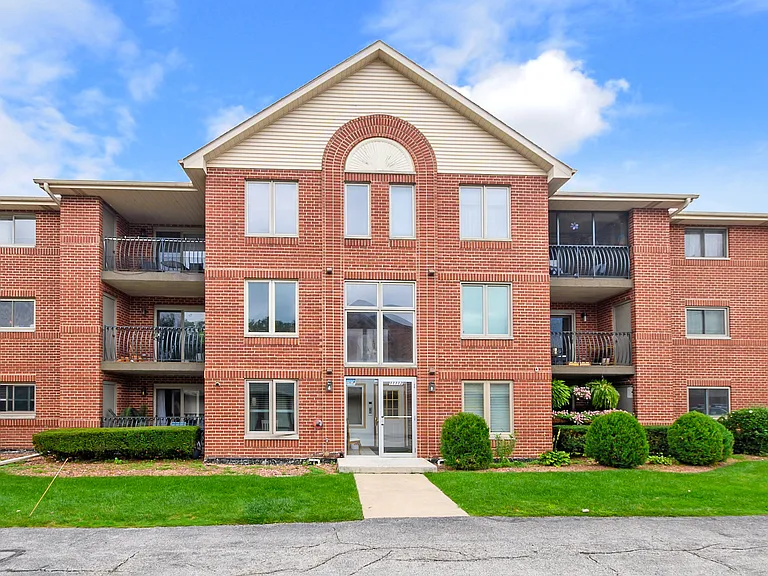 11112 E Cove Cir #3-2D — Photo 1