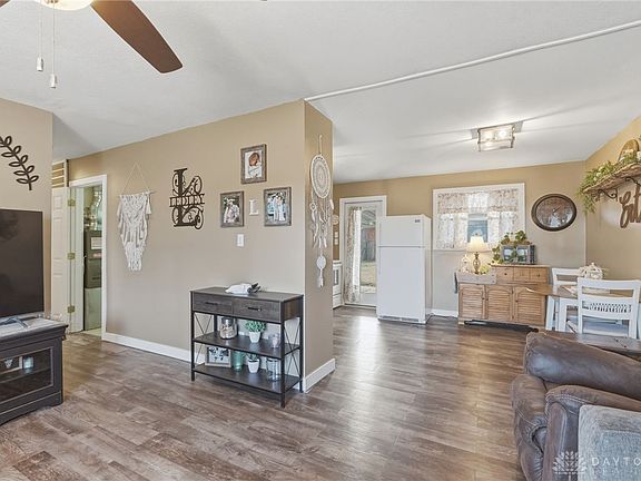 5th image of 349 Oakridge Dr