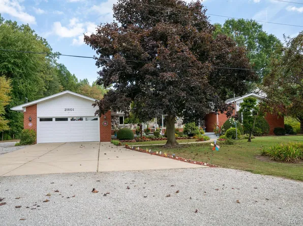 21601 Otter Rd, New Boston, MI 48164